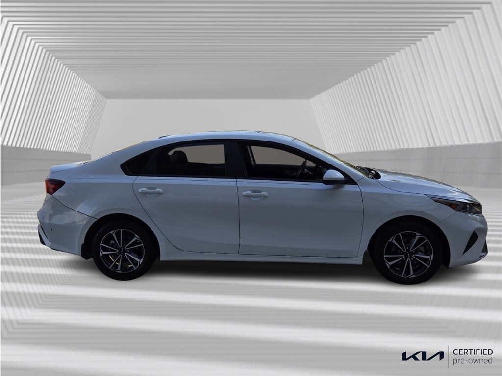 2024 Kia Forte LXS photo 3