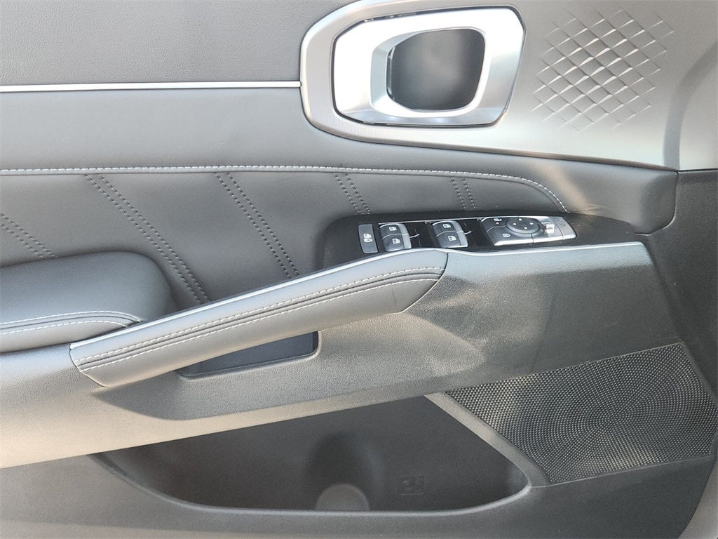 2025 Kia Sorento SX photo 4