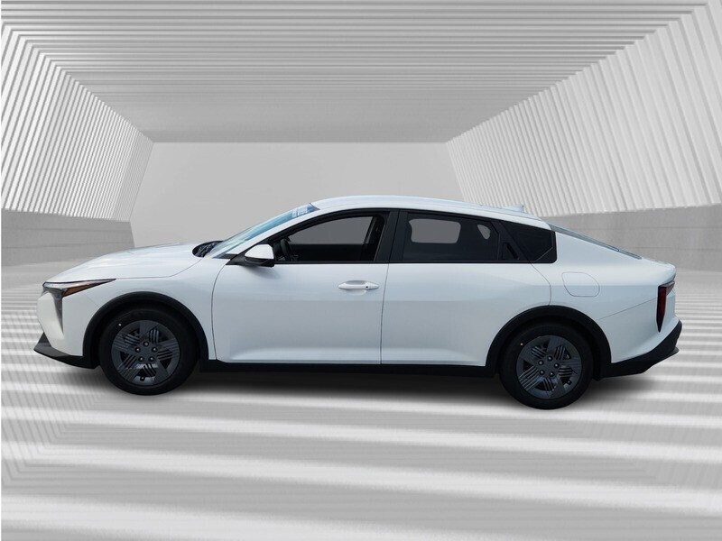 2025 Kia K4 LXS photo 2