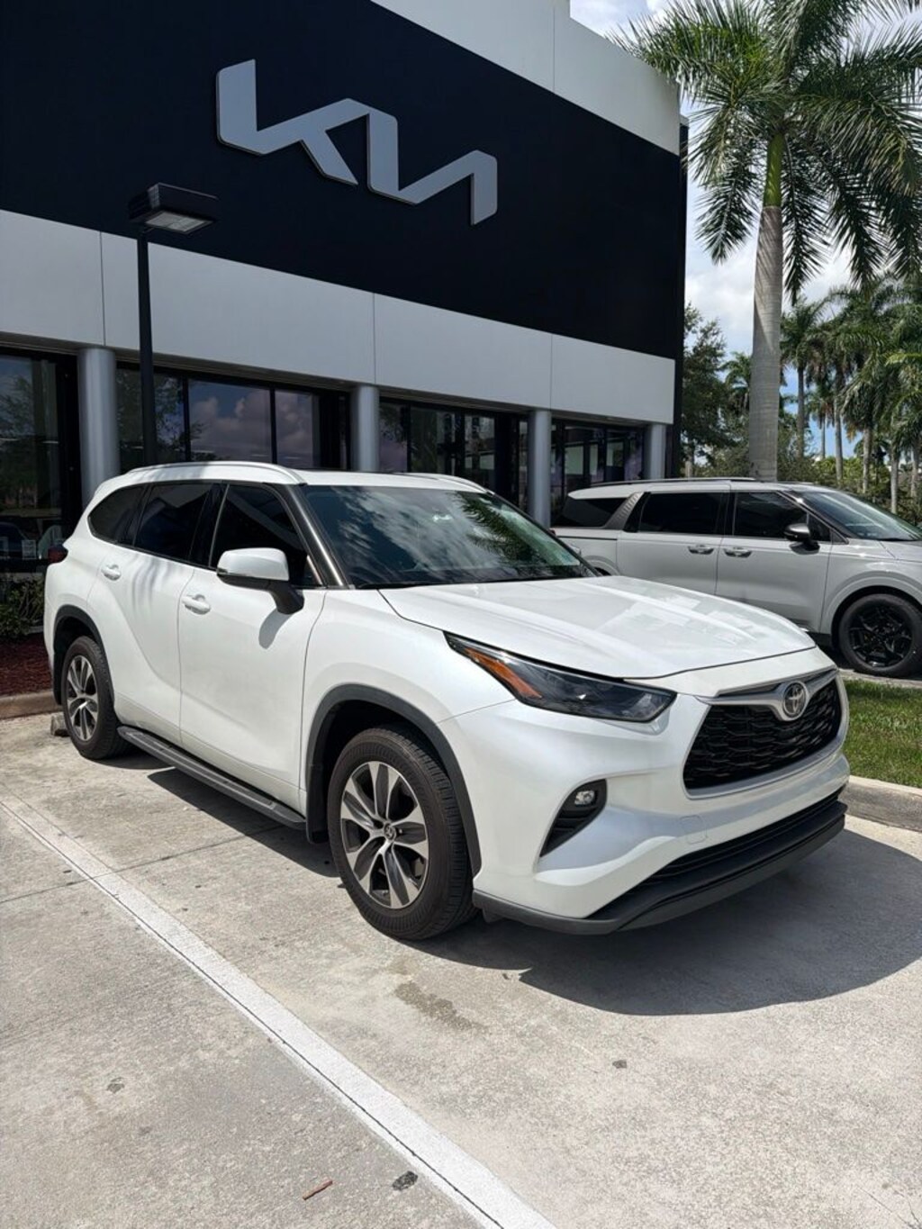 Used 2022 Toyota Highlander XLE SUV