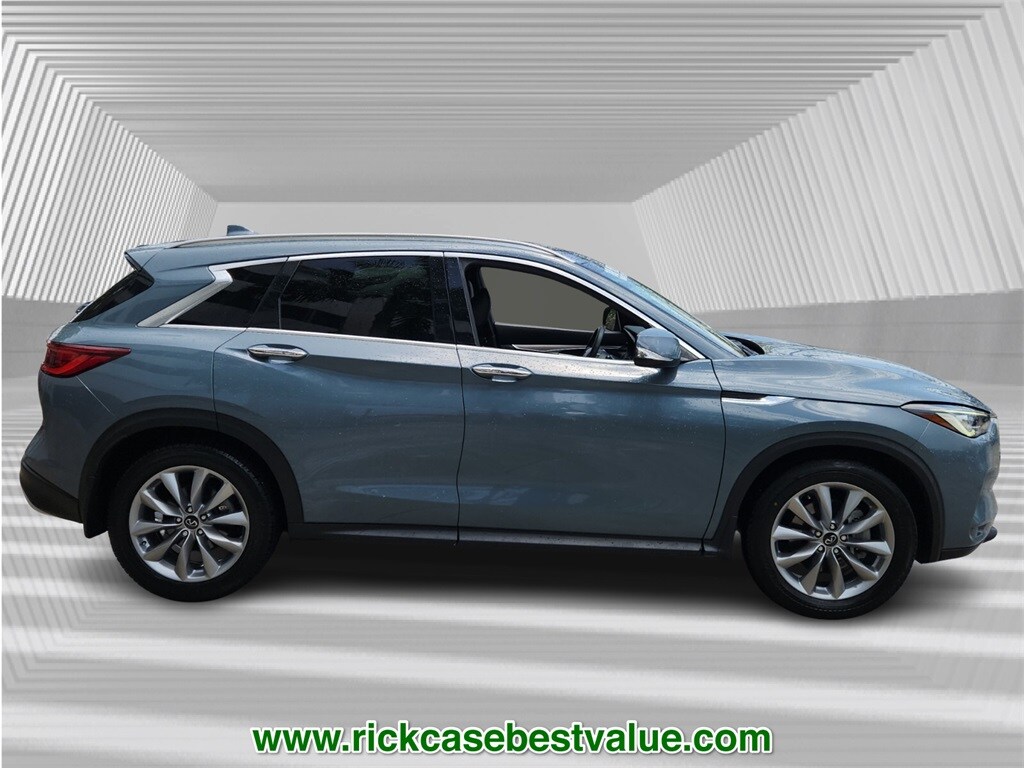 2022 Infiniti QX50 Luxe photo 3