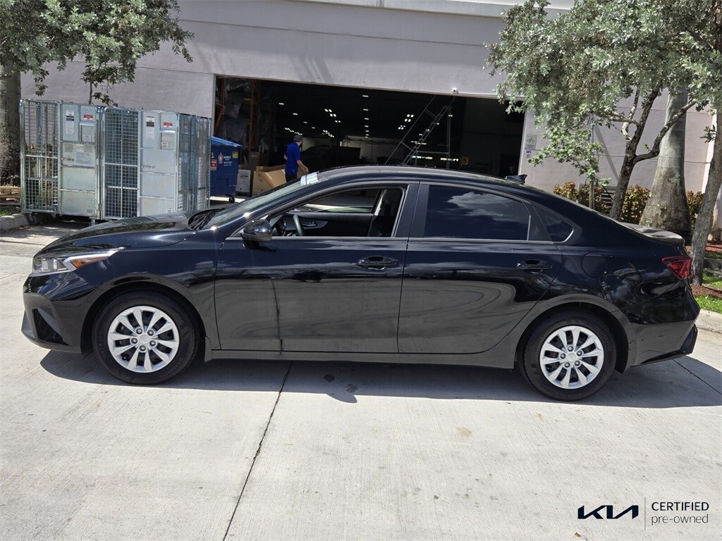 2024 Kia Forte LX photo 2