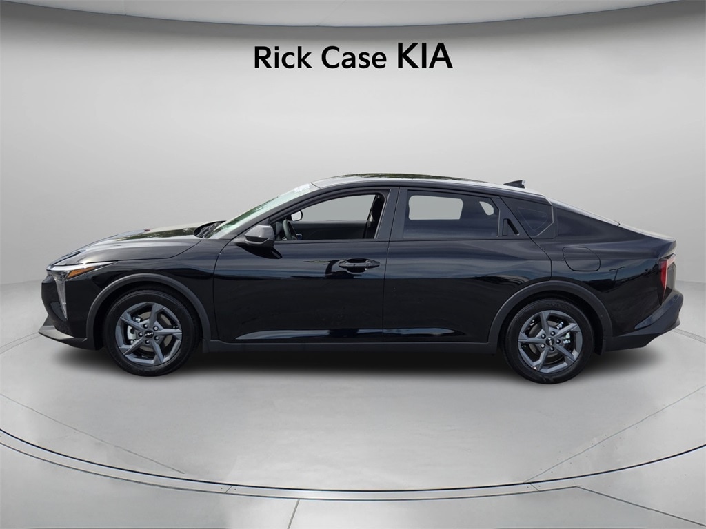 New 2025 Kia K4 LXS Sedan