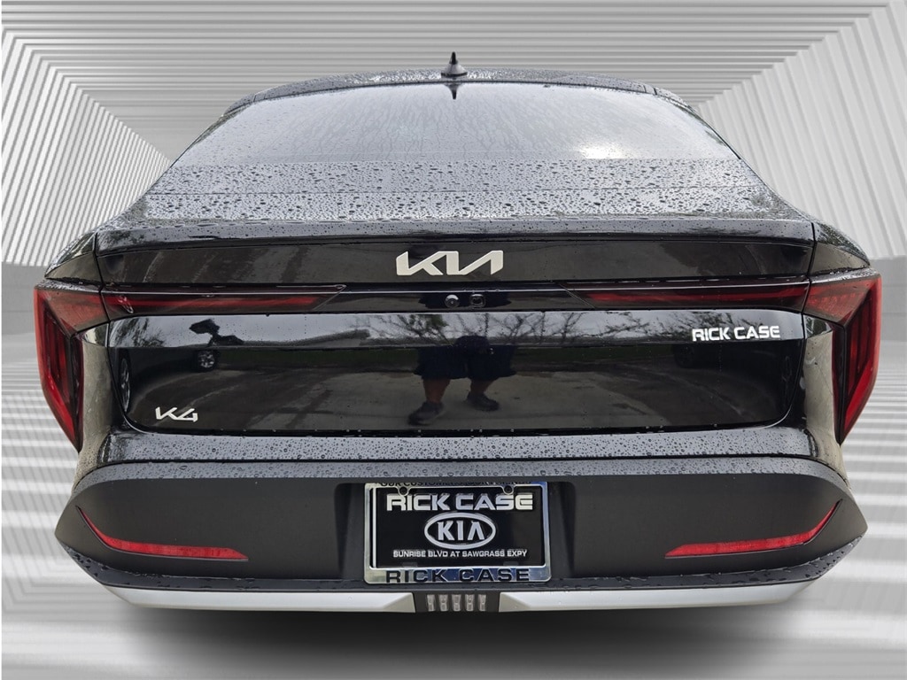 New 2025 Kia K4 LXS Sedan