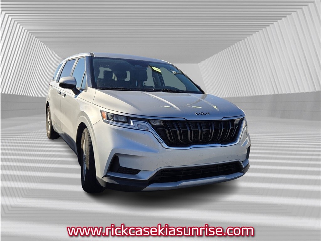 2022 Kia Carnival LX photo 2