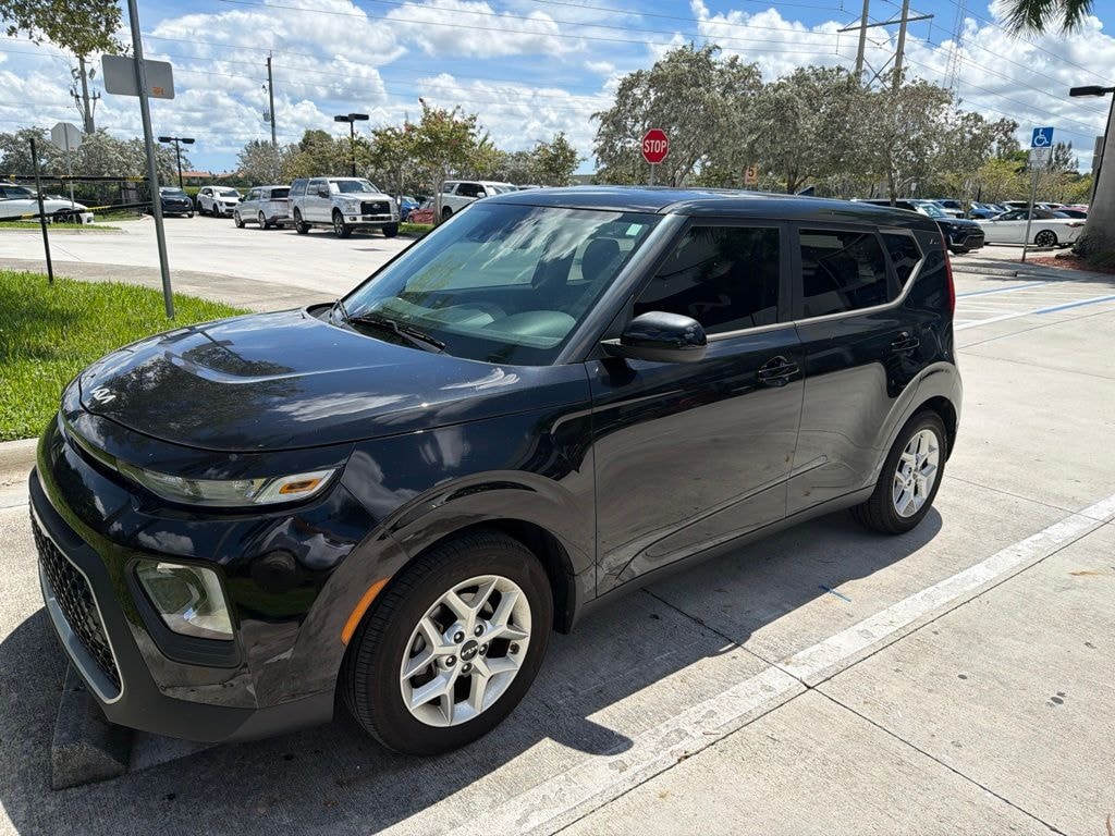 Certified 2022 Kia Soul LX Hatchback