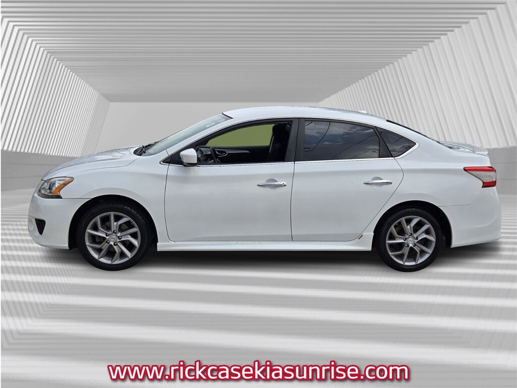 2014 Nissan Sentra SR photo 2