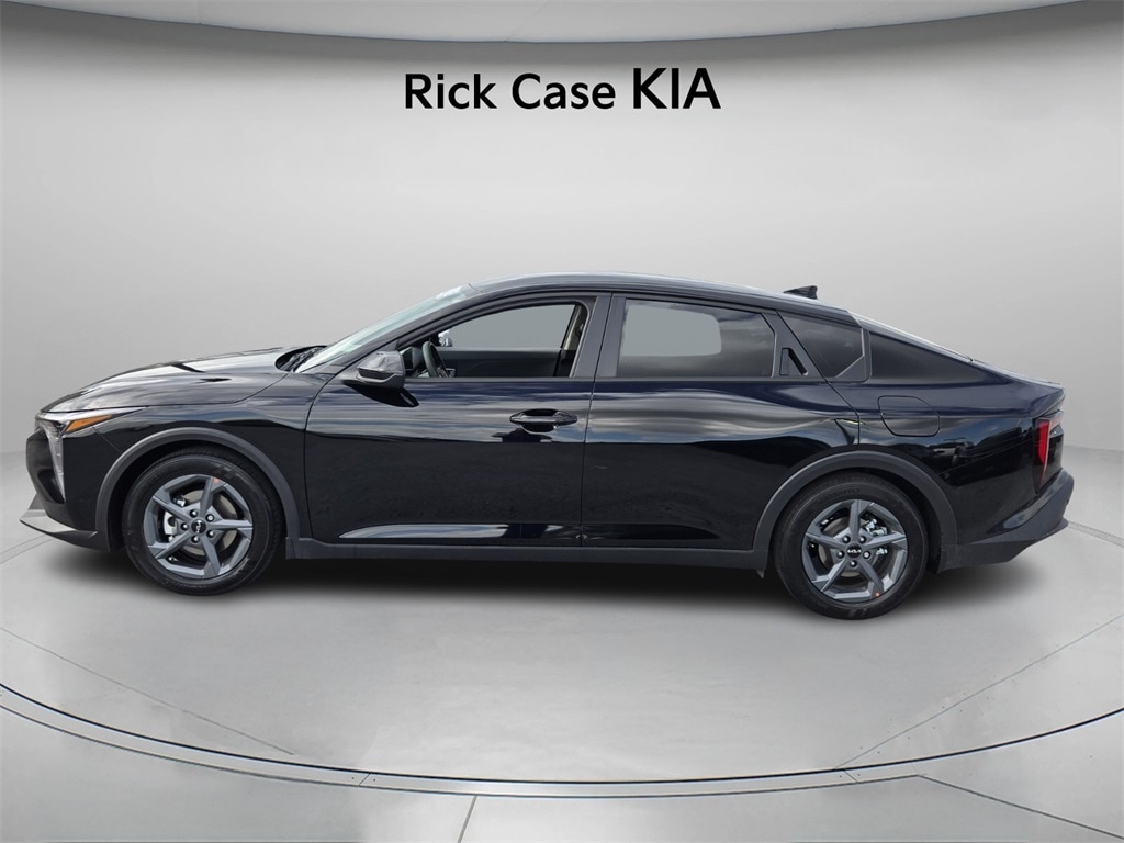New 2025 Kia K4 LXS Sedan