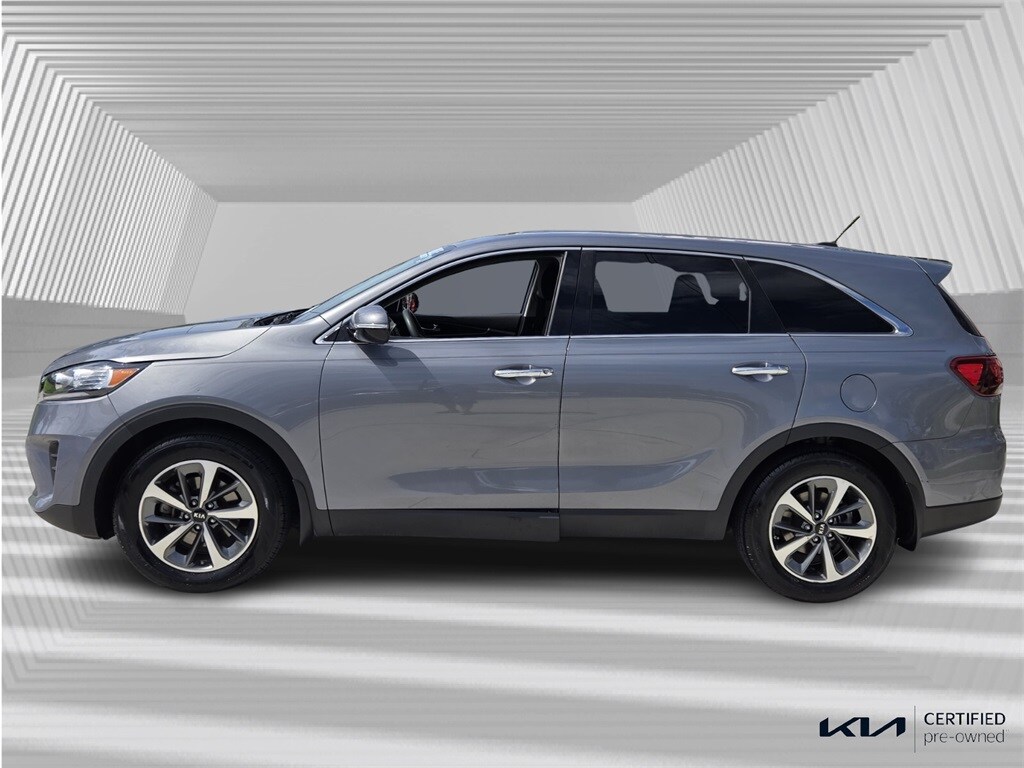 2020 Kia Sorento LX photo 2