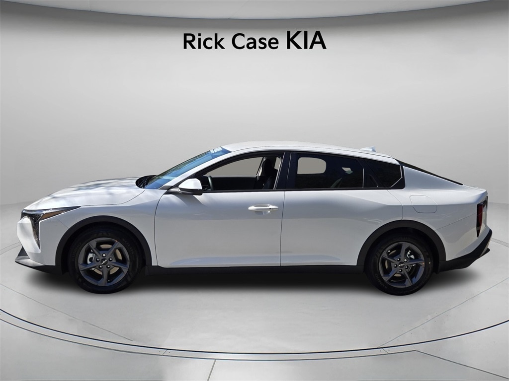New 2025 Kia K4 LXS Sedan