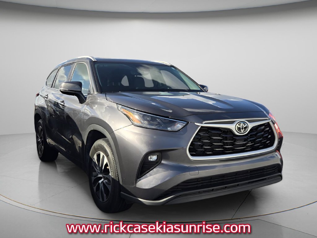Used 2025 Toyota Highlander XLE SUV