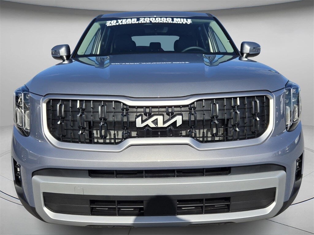 2025 Kia Telluride LX photo 3