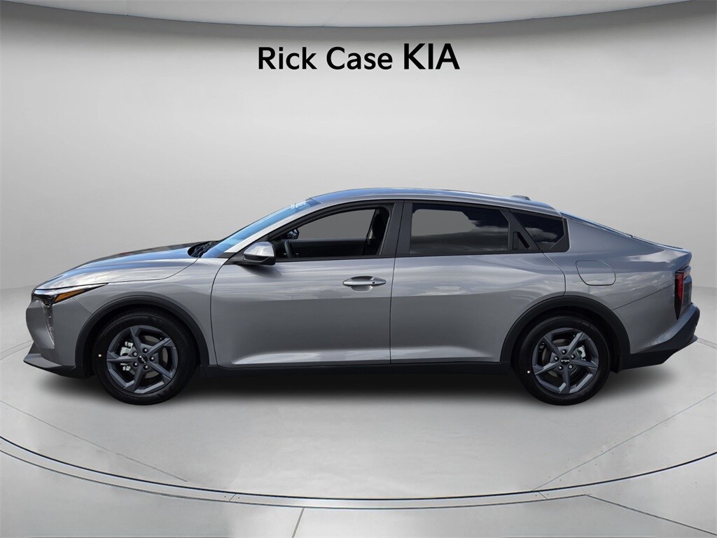 New 2025 Kia K4 LXS Sedan