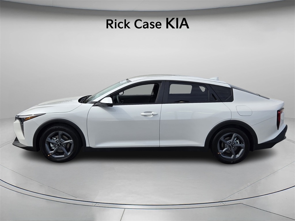 New 2025 Kia K4 LXS Sedan