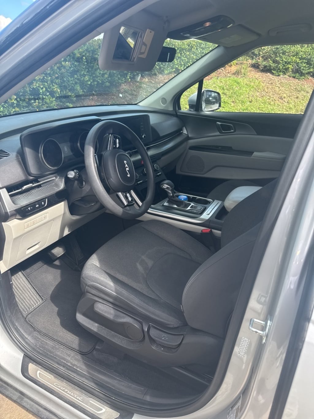 Certified 2022 Kia Carnival LX Minivan/Van