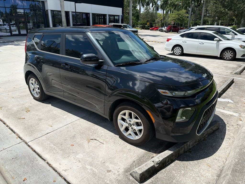Certified 2022 Kia Soul LX Hatchback