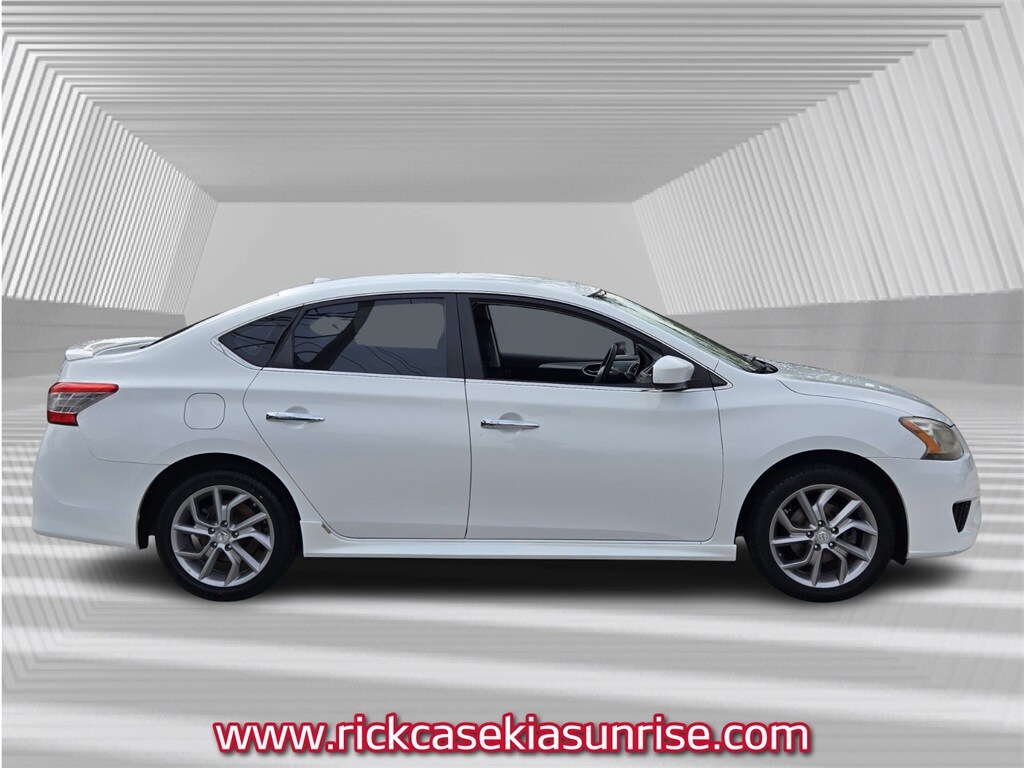 2014 Nissan Sentra SR photo 3