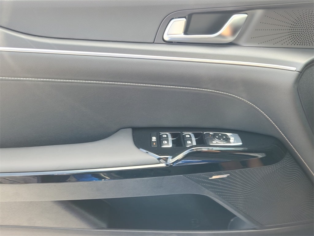 2025 Kia K5 GT-Line photo 5