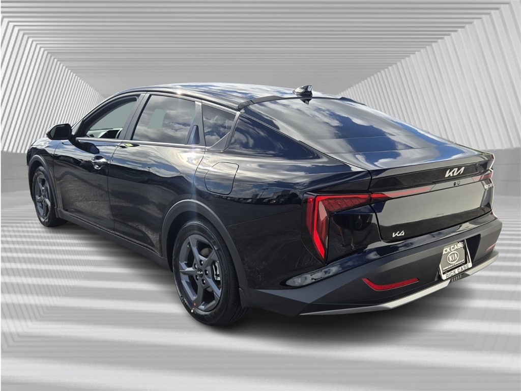 New 2025 Kia K4 LXS Sedan