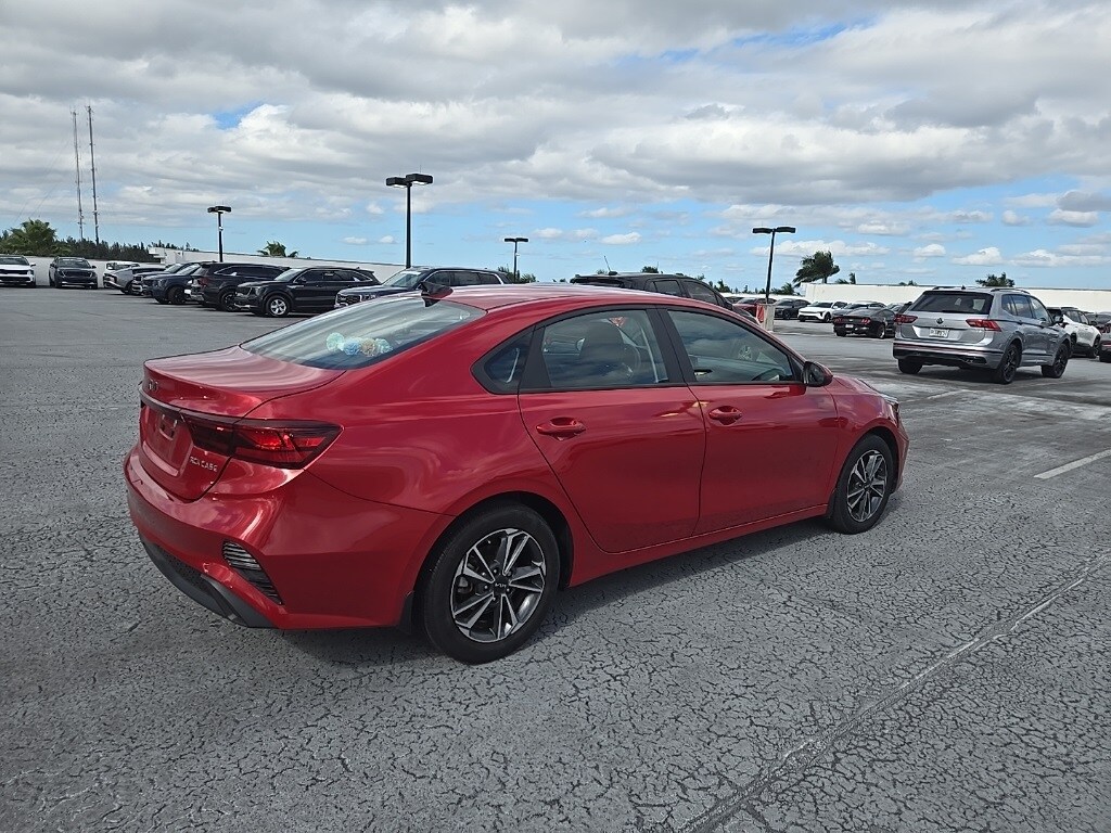 2023 Kia Forte LXS photo 3
