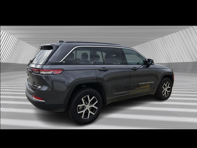 2025 Jeep Grand Cherokee Limited photo 4