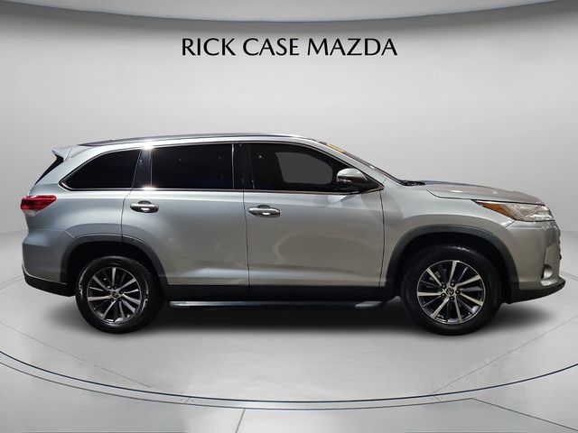 2019 Toyota Highlander XLE photo 3