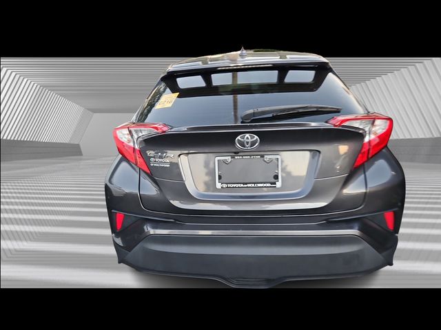 2021 Toyota C-HR LE photo 4
