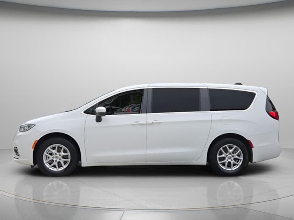 Used 2023 Chrysler Pacifica Touring L Minivan/Van