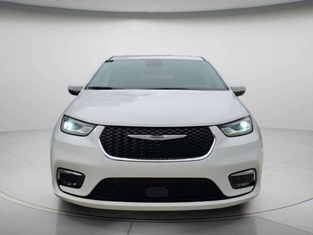 Used 2023 Chrysler Pacifica Touring L Minivan/Van