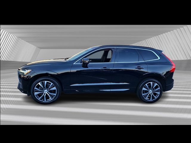 2022 Volvo XC60 B5 Momentum photo 2