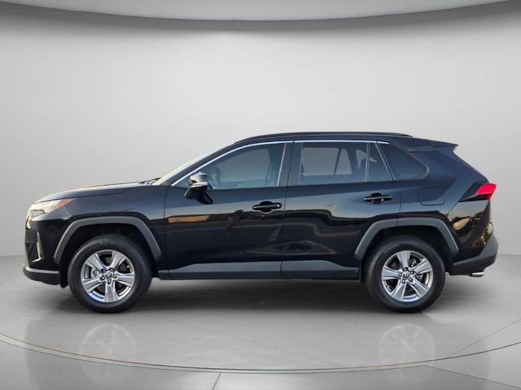 Used 2022 Toyota RAV4 XLE SUV
