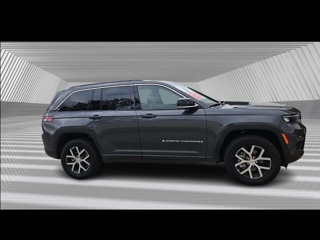 2025 Jeep Grand Cherokee Limited photo 3