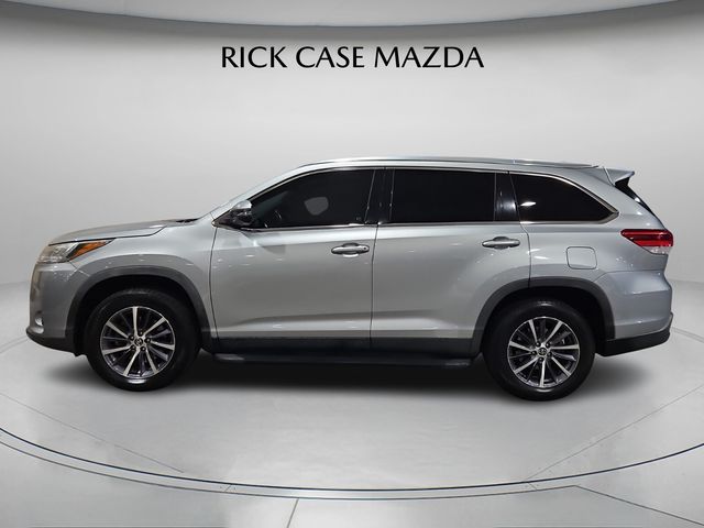 2019 Toyota Highlander XLE photo 2