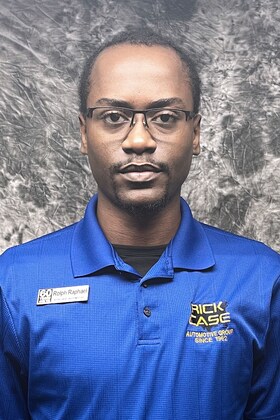 Staff member Rolph Raphael from ID_47d720