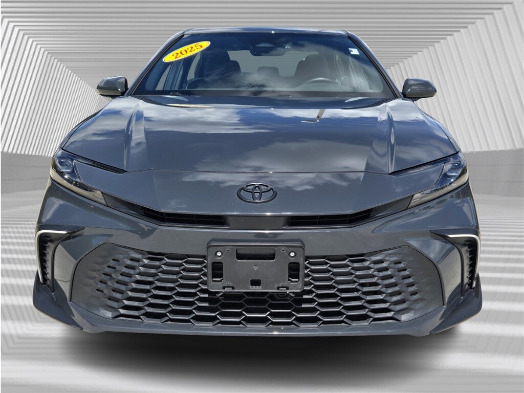 2025 Toyota Camry SE photo 4