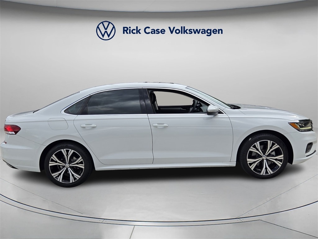 Certified 2022 Volkswagen Passat 2.0T SE Sedan