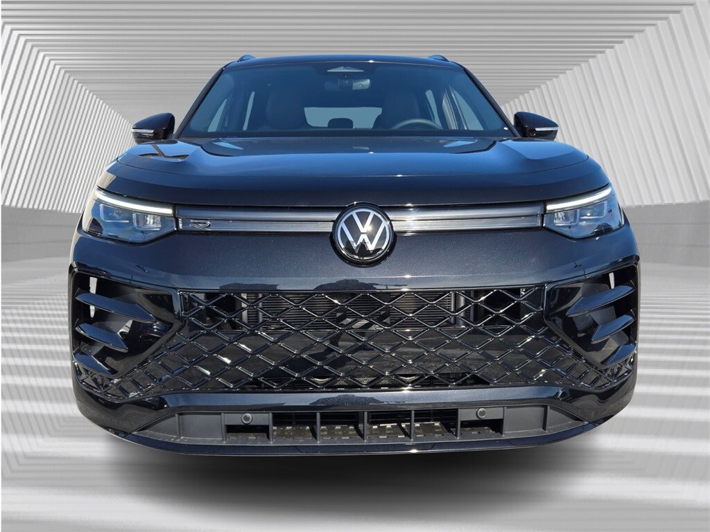 2026 Volkswagen Tiguan SE R-Line Black photo 3
