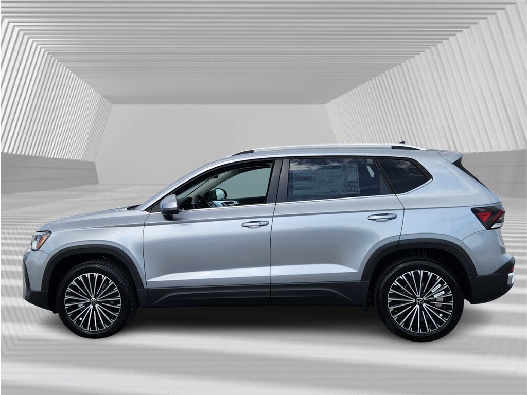 2025 Volkswagen Taos SE photo 2