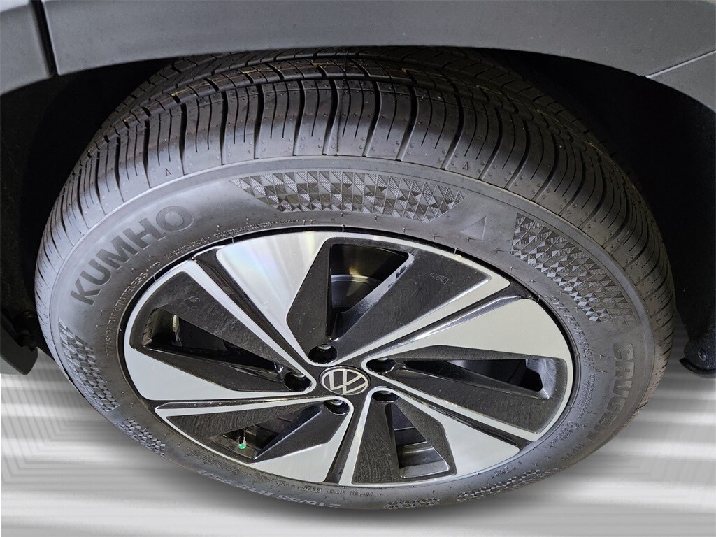 2025 Volkswagen Taos SE photo 4