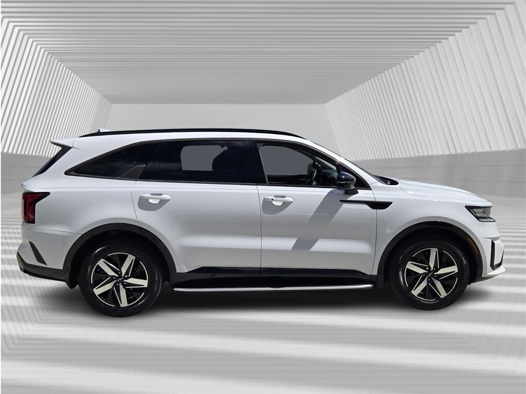 2022 Kia Sorento S photo 2