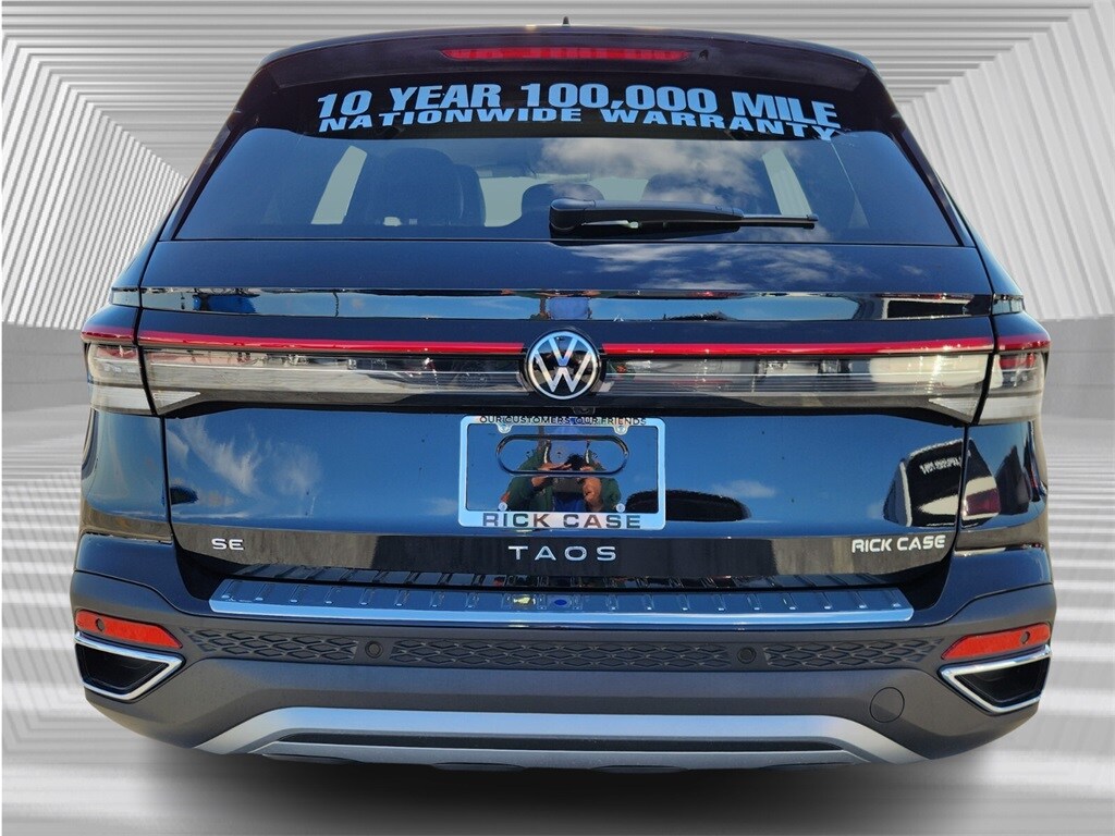 2025 Volkswagen Taos SE photo 4