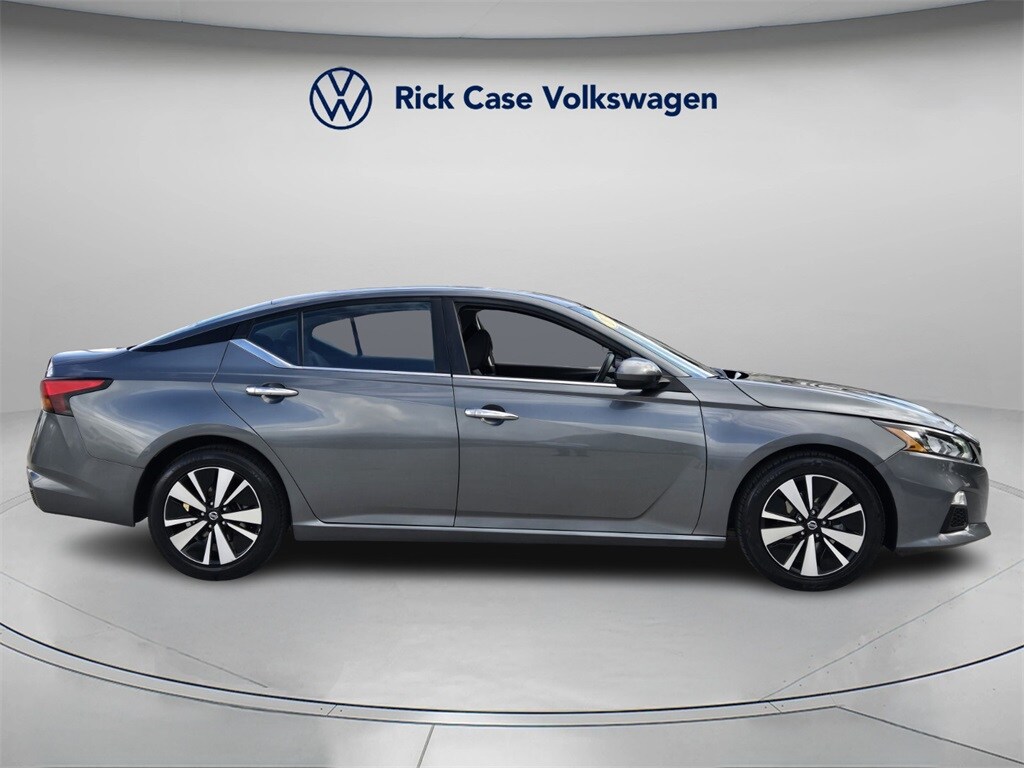 2022 Nissan Altima 2.5 SV photo 2