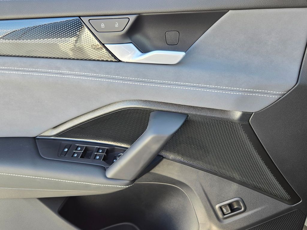2026 Volkswagen Tiguan SE - Photo 12