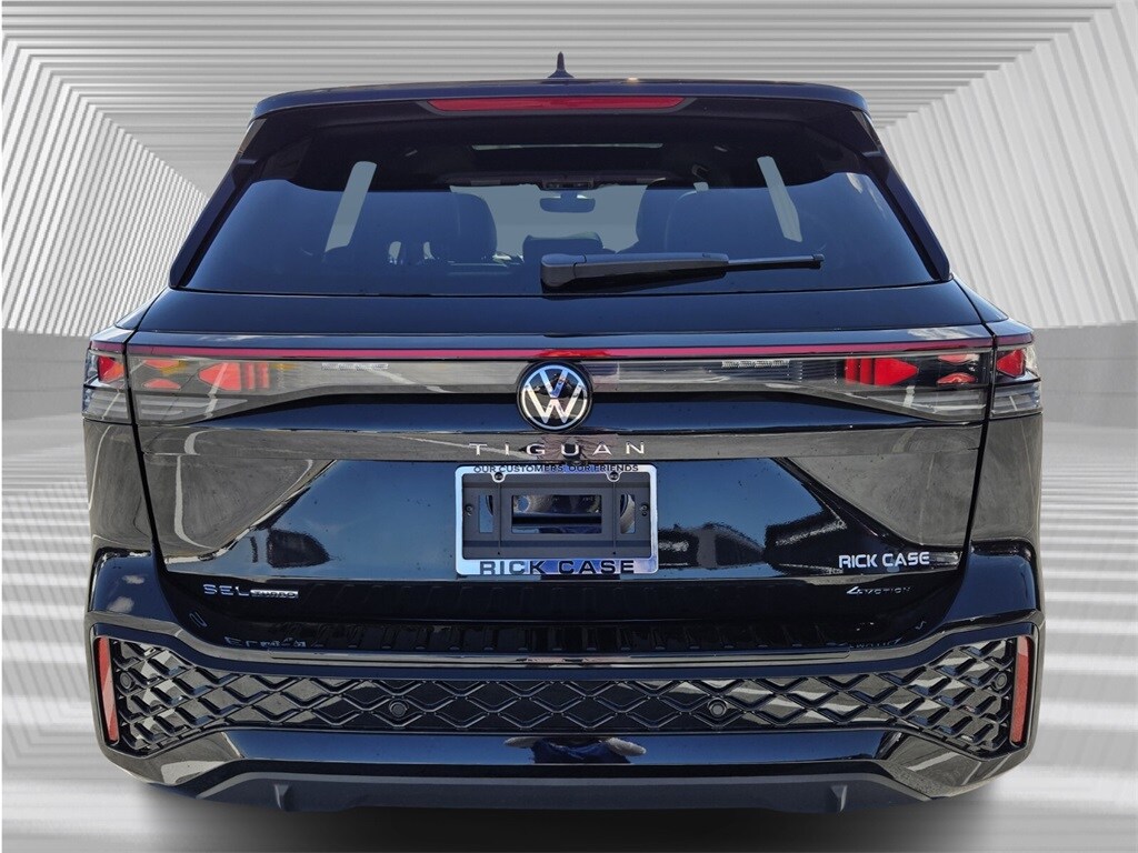2026 Volkswagen Tiguan SEL R-Line photo 4