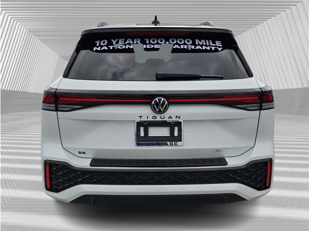 2026 Volkswagen Tiguan SE R-Line Black photo 3