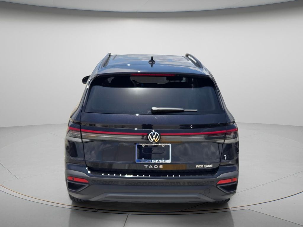 New 2026 Volkswagen Taos 1.5T SE Black SUV