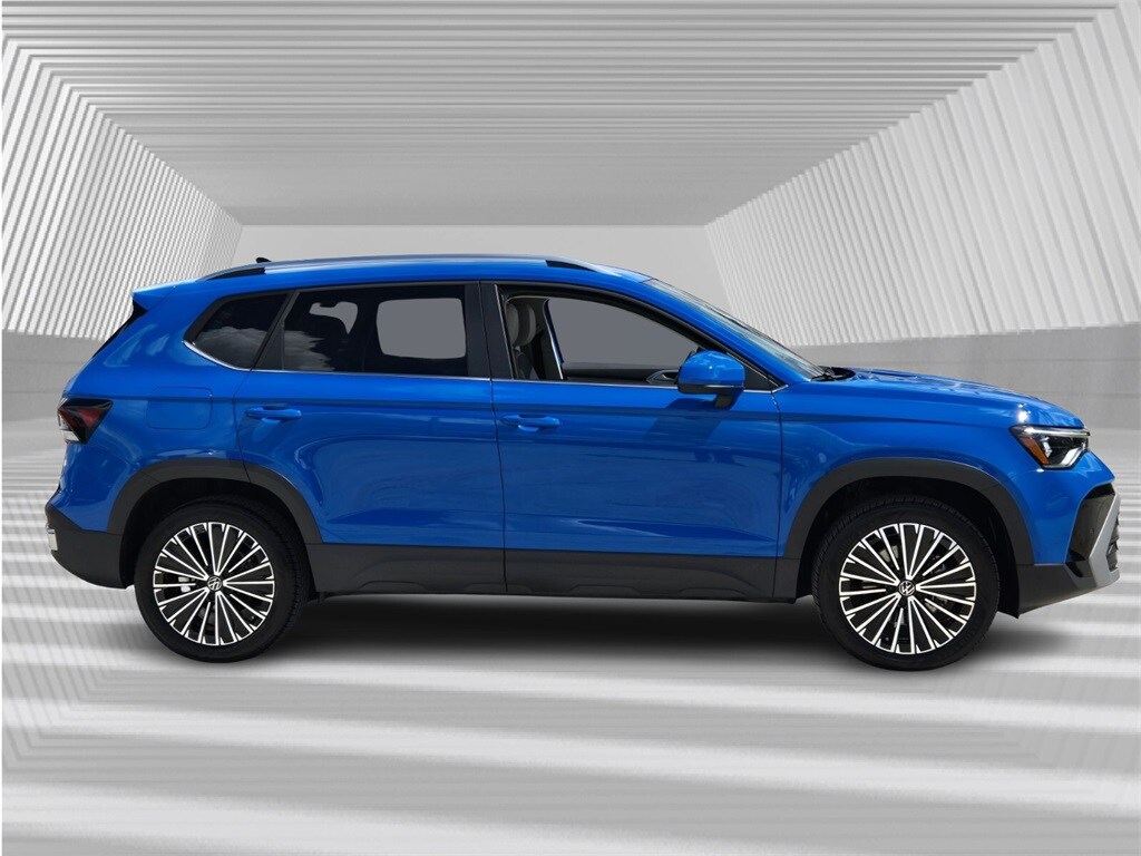 2025 Volkswagen Taos SE photo 2