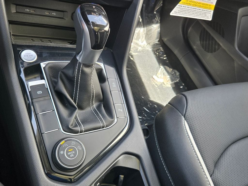 2025 Volkswagen Taos SEL - Photo 11