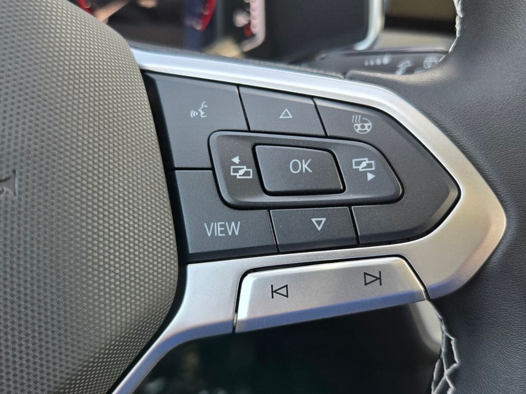 2025 Volkswagen Taos SEL - Photo 12