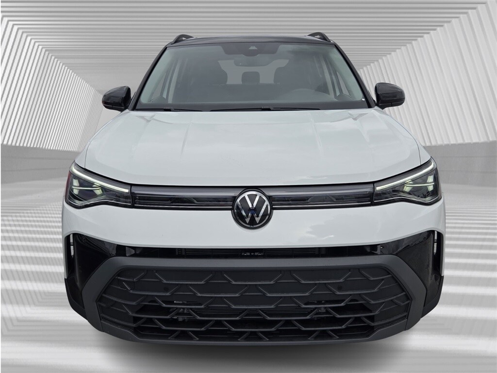 2025 Volkswagen Taos SE photo 2